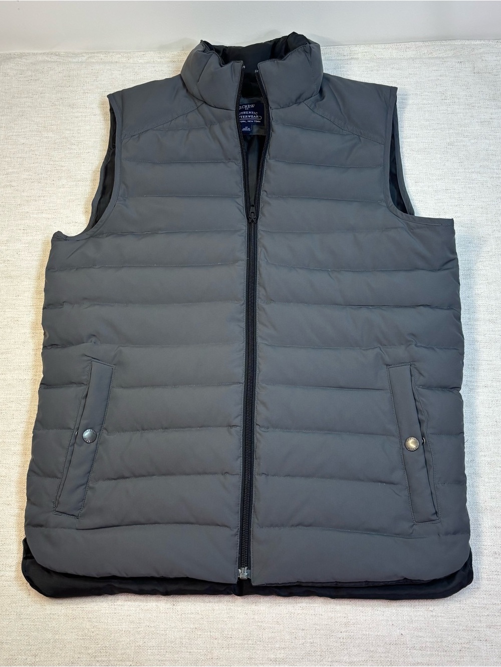 J. Crew Men's size XS Quilted down filled Puffer Vest in gray full zip